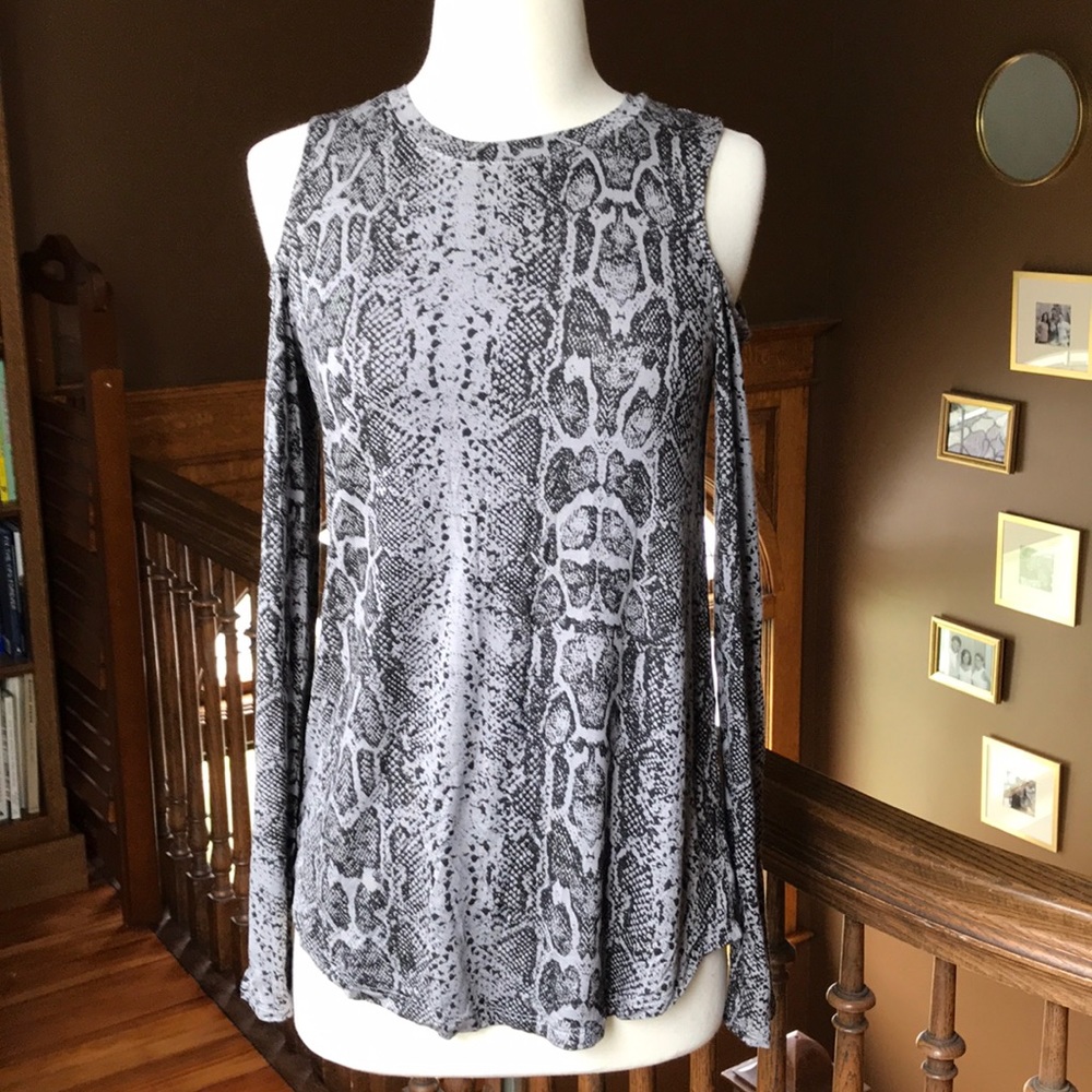 Maurices open shoulder blouse